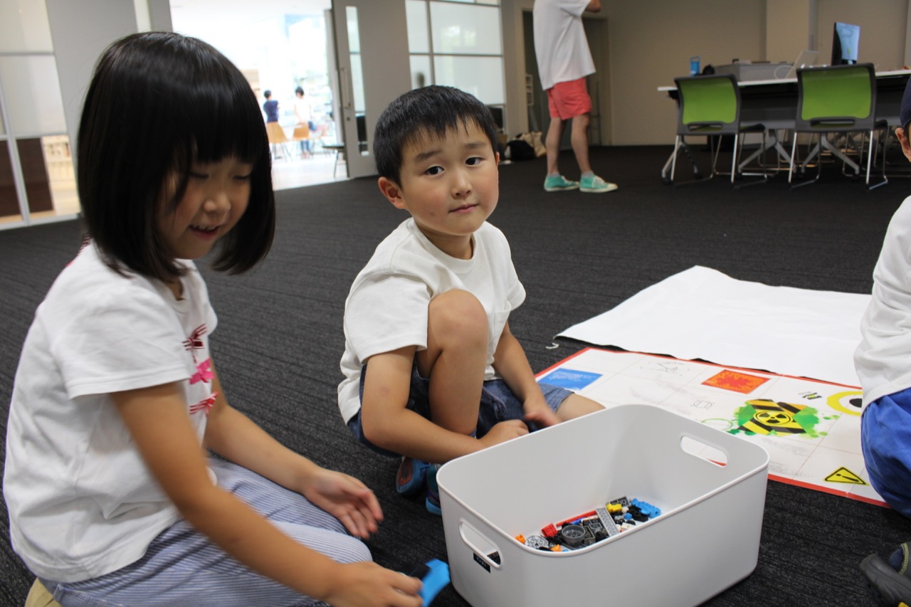 第5回CoderDojo Ube（宇部市のプログラミング道場）LEGO BOOST（レゴ ブースト）見学中